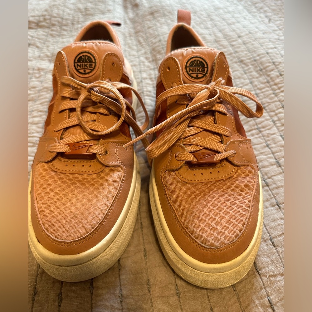 Nike court vision Alta TXT platform sneakers in mauve. Size 7